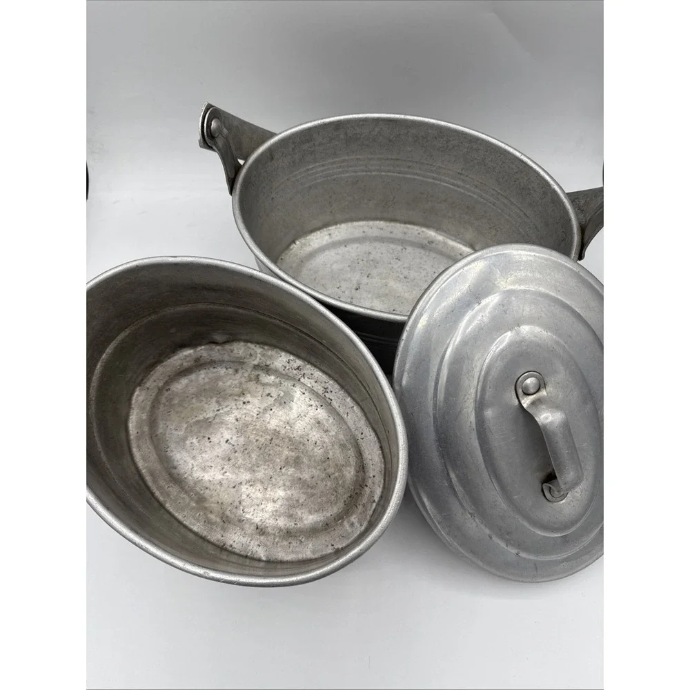 VINTAGE  MINERS LUNCH PAIL W / LID OVAL   802-M